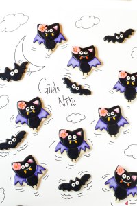 Simple-Bat-Cookies-for-Halloween-Girl-bats-by-thebearfoootbaker.com_